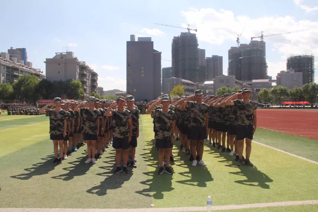 英姿飒爽展风采广丰一中2019级高一新生军训报道二