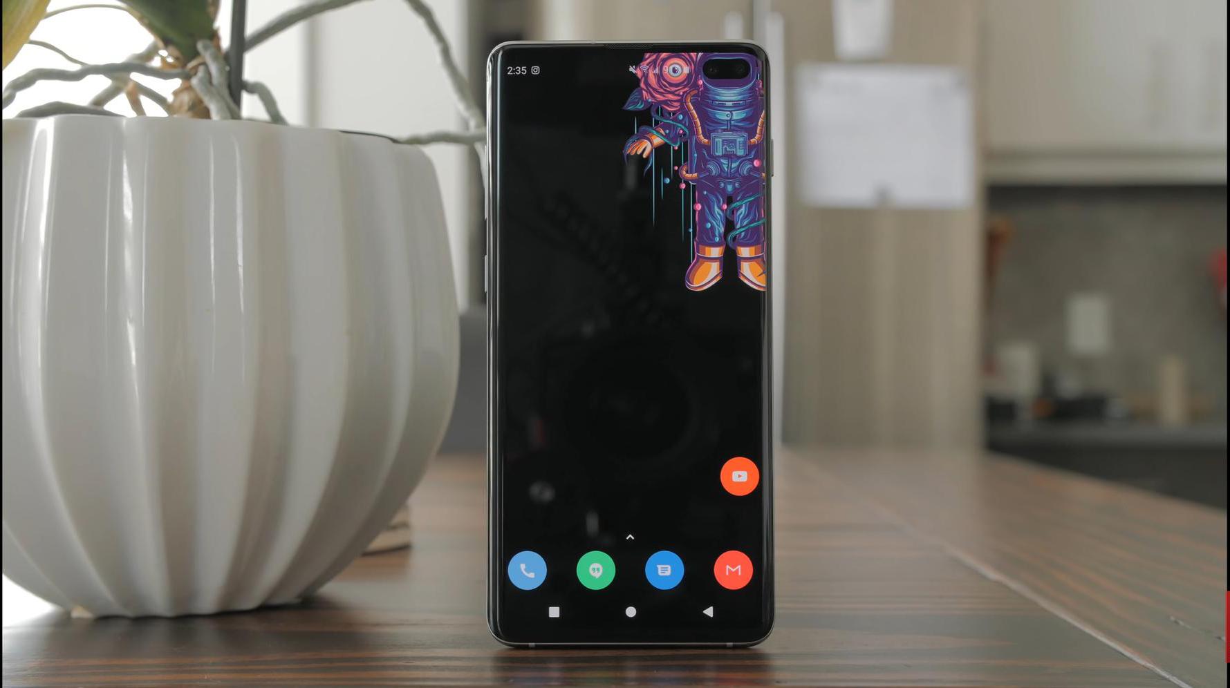 国外小哥上手一加7t pro:120hz打孔屏 cop封装确认无疑_屏幕