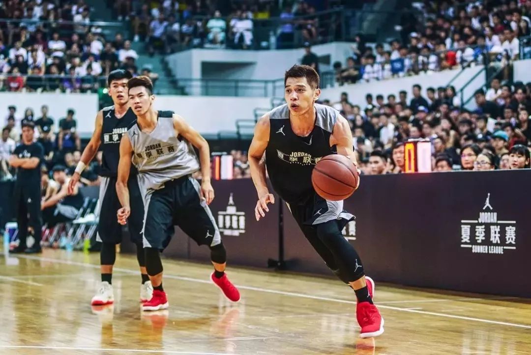 河源球王飞身扣篮紫金男篮总决赛今晚1930开打