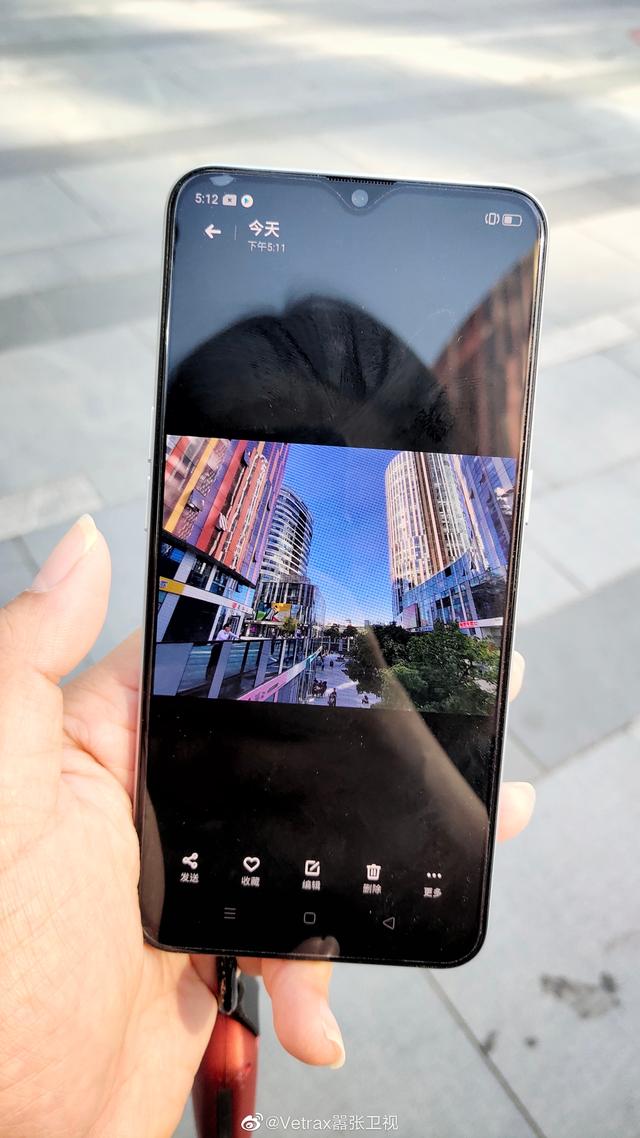 阻擊紅米note8prorealme6400萬像素真機爆出銀翼白顏值超高