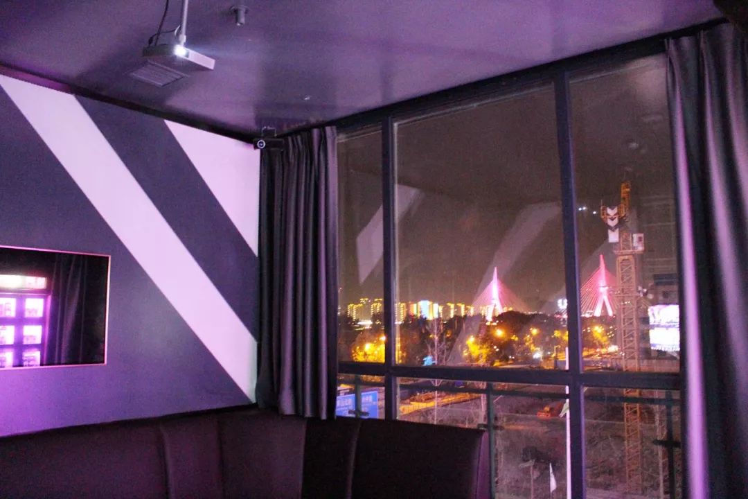 绵阳这家有机器人的全智能无人ktv开业啦免费嗨场约起来