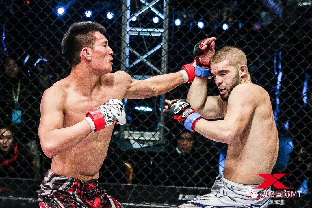 带你走进八角笼真实的刺激战场去感受综合格斗的激情澎湃