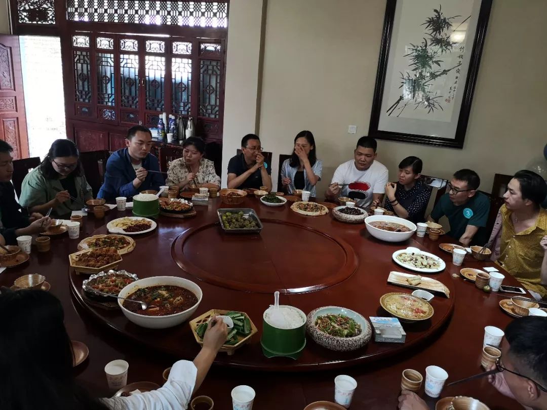 陌生人饭局第三期和爱摄影的你漫步荷花池边