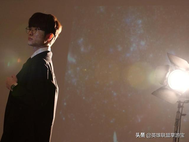 lolfaker代言欧米茄手表花絮照曝光西装李相赫帅气逼人