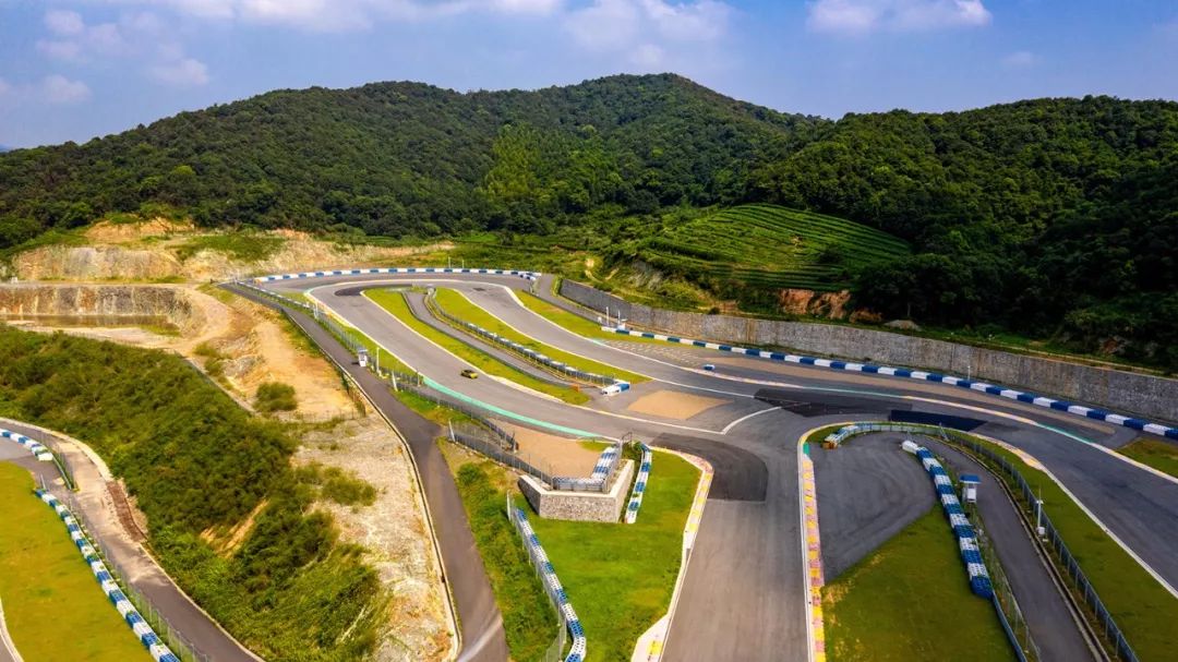 宁波赛道上下坡非常考验赛车综合实力,今年中秋期间wtcr中国站将在此