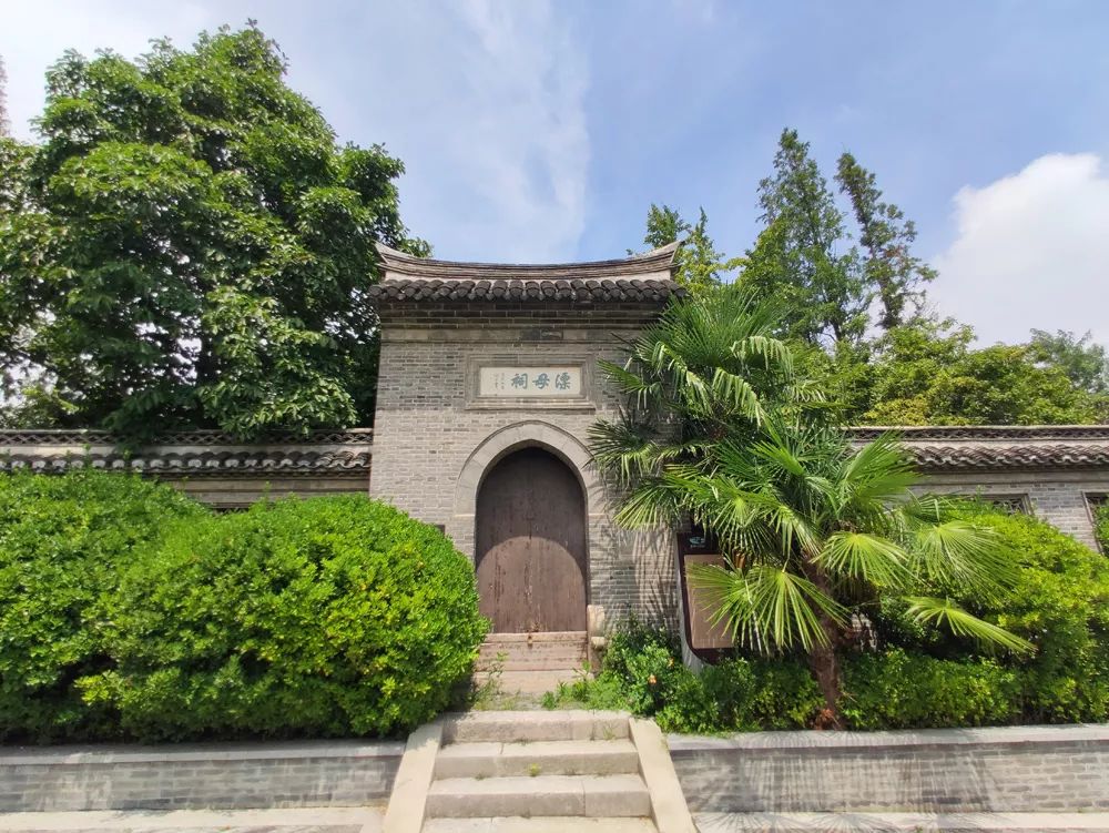 漂母祠和"一饭之恩"铜塑据《史记》载,韩信曾在此钓鱼,明万历年间建台