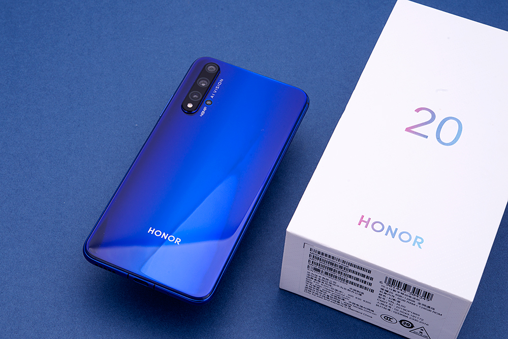 荣耀20幻影蓝开箱光影幻变定格奇幻之美