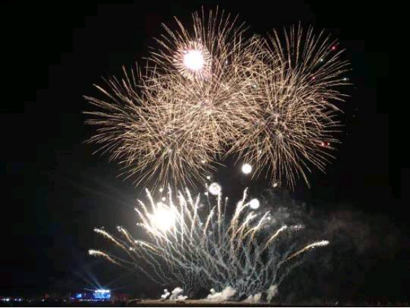 烟花与金枪鱼,天马行空戈壁火星节的良辰美景