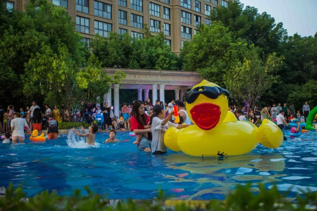 "一起来玩鸭"泳池趴你来了吗?嗨爆了!_活动