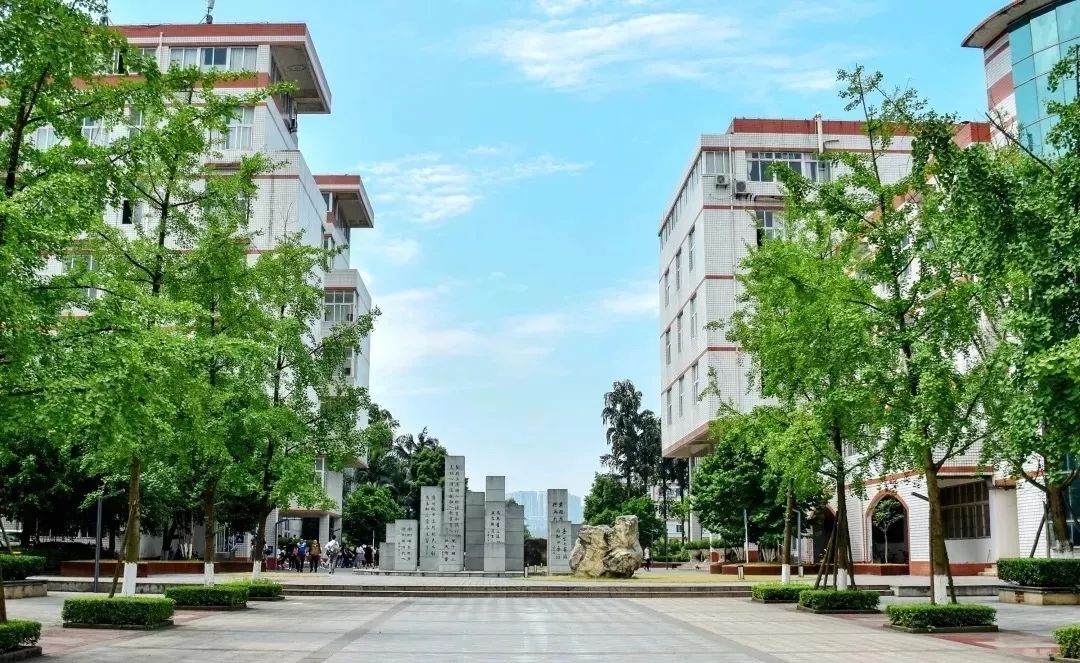 医大的海川楼,荟文楼,鸿文楼也十分适合自习呢图书馆是自习的最好去处