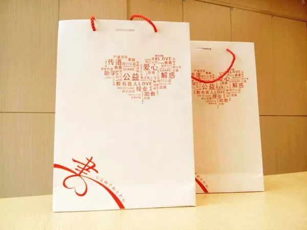 1赠书说明必须是在职教师(即要有在职教师资格证书);每人限领一套