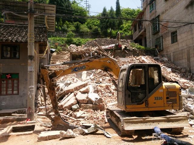 遇到违法强拆,拆迁户只能以牙还牙吗?错了!这些事才是该做的