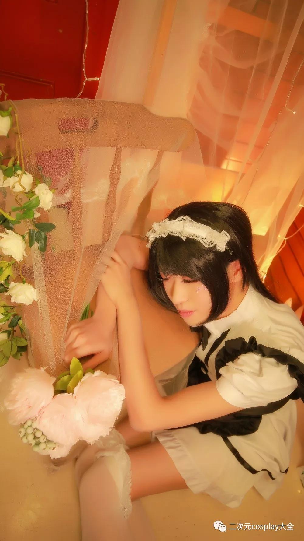 新西兰伪娘cos女仆第二弹眼神超有灵气花也特别好看