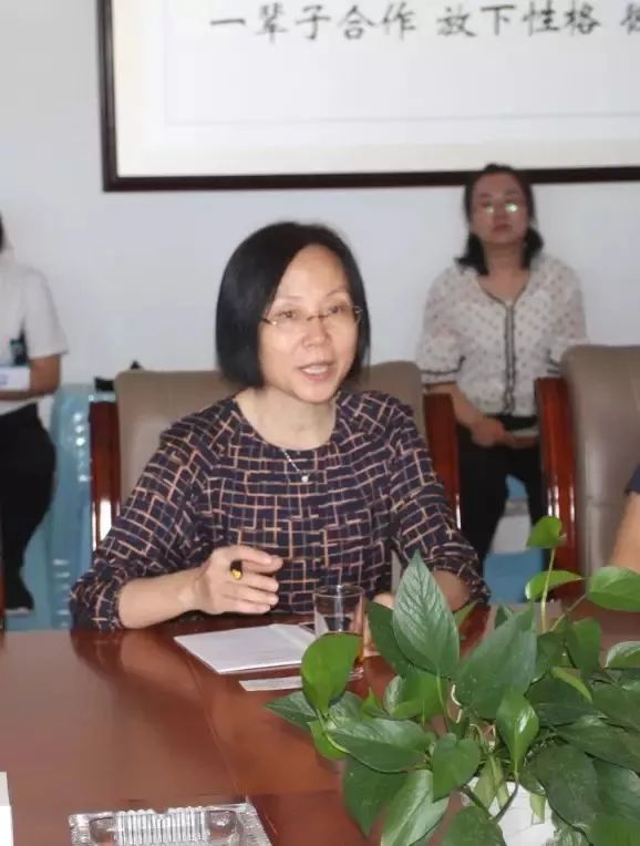 孙敏处长发言山东省药监局化妆品监管处处长孙敏表示,为提升中心