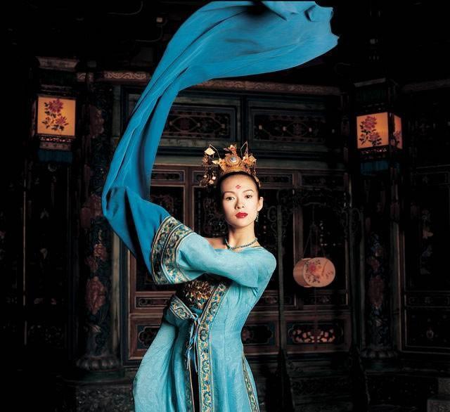 章子怡《十面埋伏》的水袖舞,狠狠的令所有人惊艳了一把