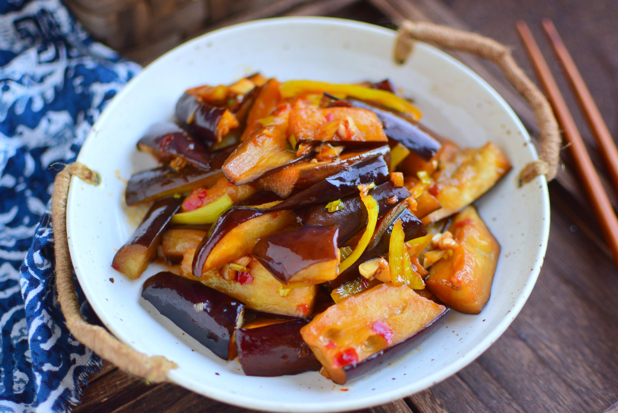 懒人版鱼香茄条,不油溅不用炒,比烧茄子还好吃,一年四季少不了