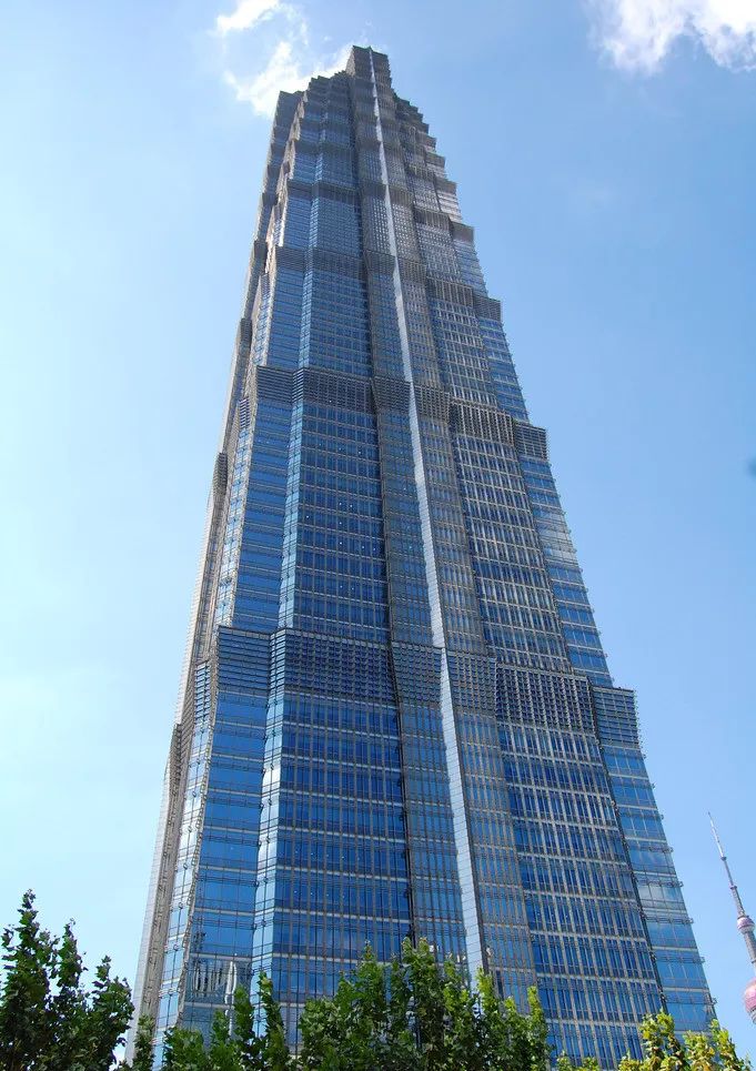 大奖赛登顶金茂垂直登高运动是1978年起源于攀登美国帝国大厦(86层楼