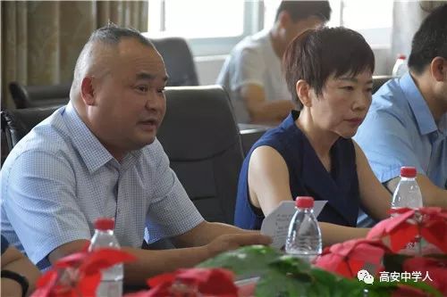 冯草根同志履新高安中学校长