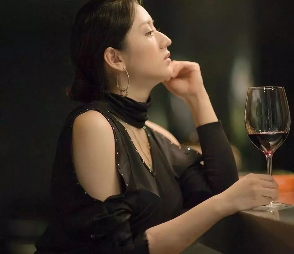 图片[2]-女人愿意和自己喝酒说明什么-乐学小窝