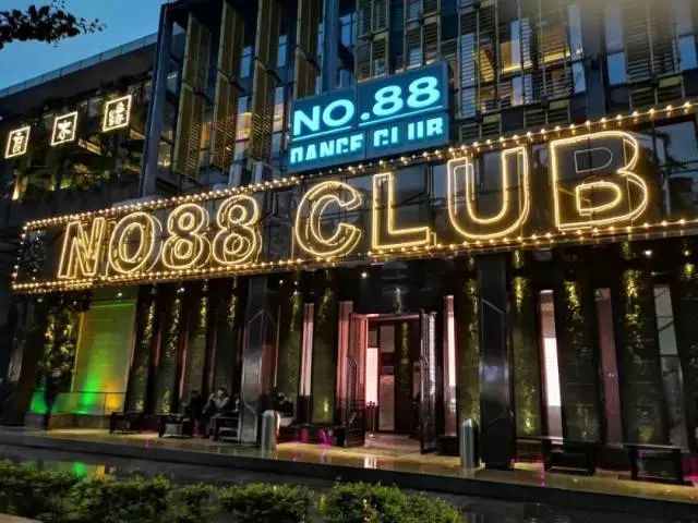 成都人气酒吧top3!仅28元抢88酒吧ktv包房套餐!还有果盘,小吃赠送!