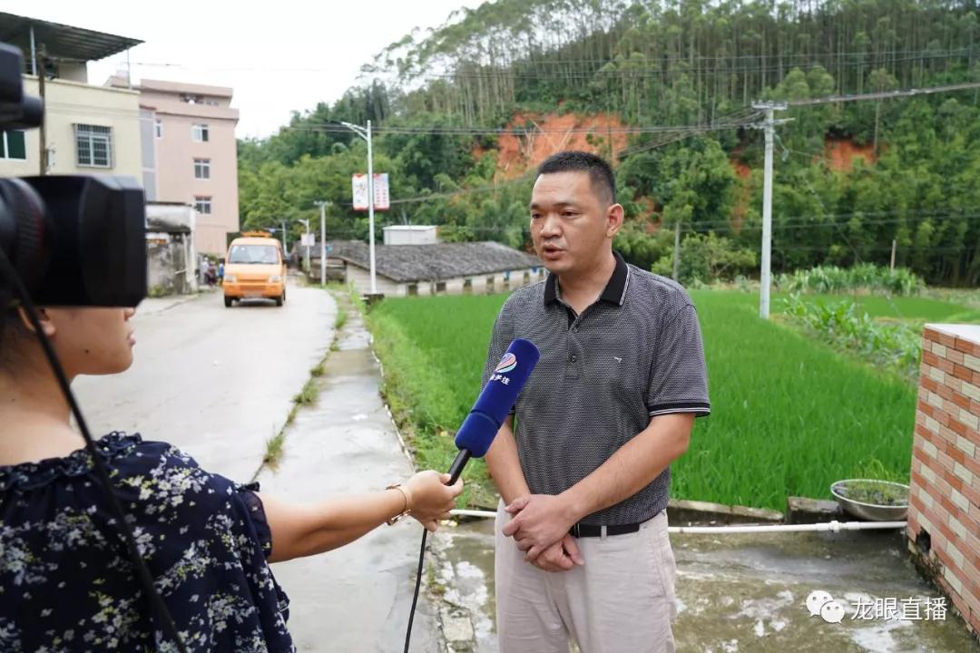 74信宜市金垌镇镇长刘军接受茂名台采访据了解,金垌镇塌方的道路有