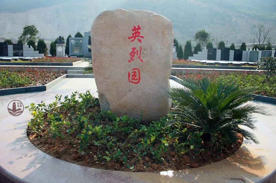 为缅怀先烈,华士镇政府启动建设集纪念碑,烈士墓为一体的烈士陵园,于