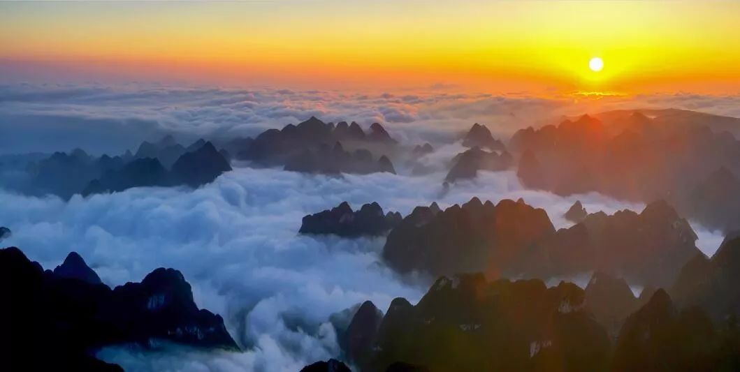 831韭菜坪贵州鸡鸣三省大峡谷看花品质自驾2天