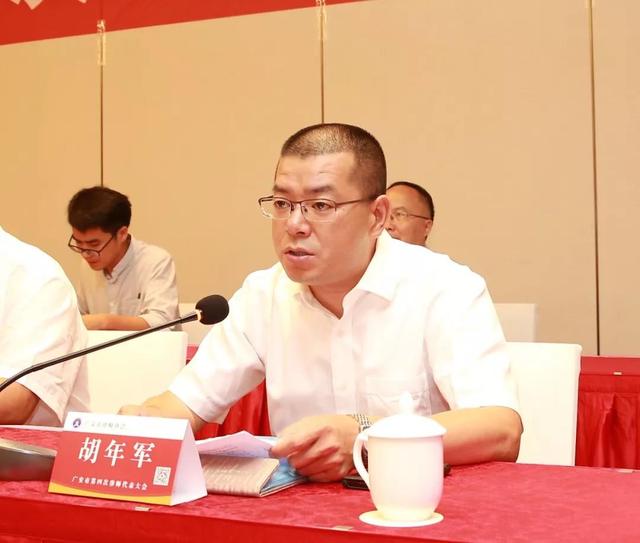 广安市人民政府副市长,市公安局局长王峰和省司法厅巡视员李向兵出席