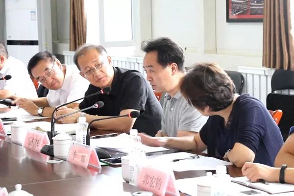 陆正平说,中泰集团依托丰富的油气资源,规划了石油,煤-芳烃-pta-聚酯
