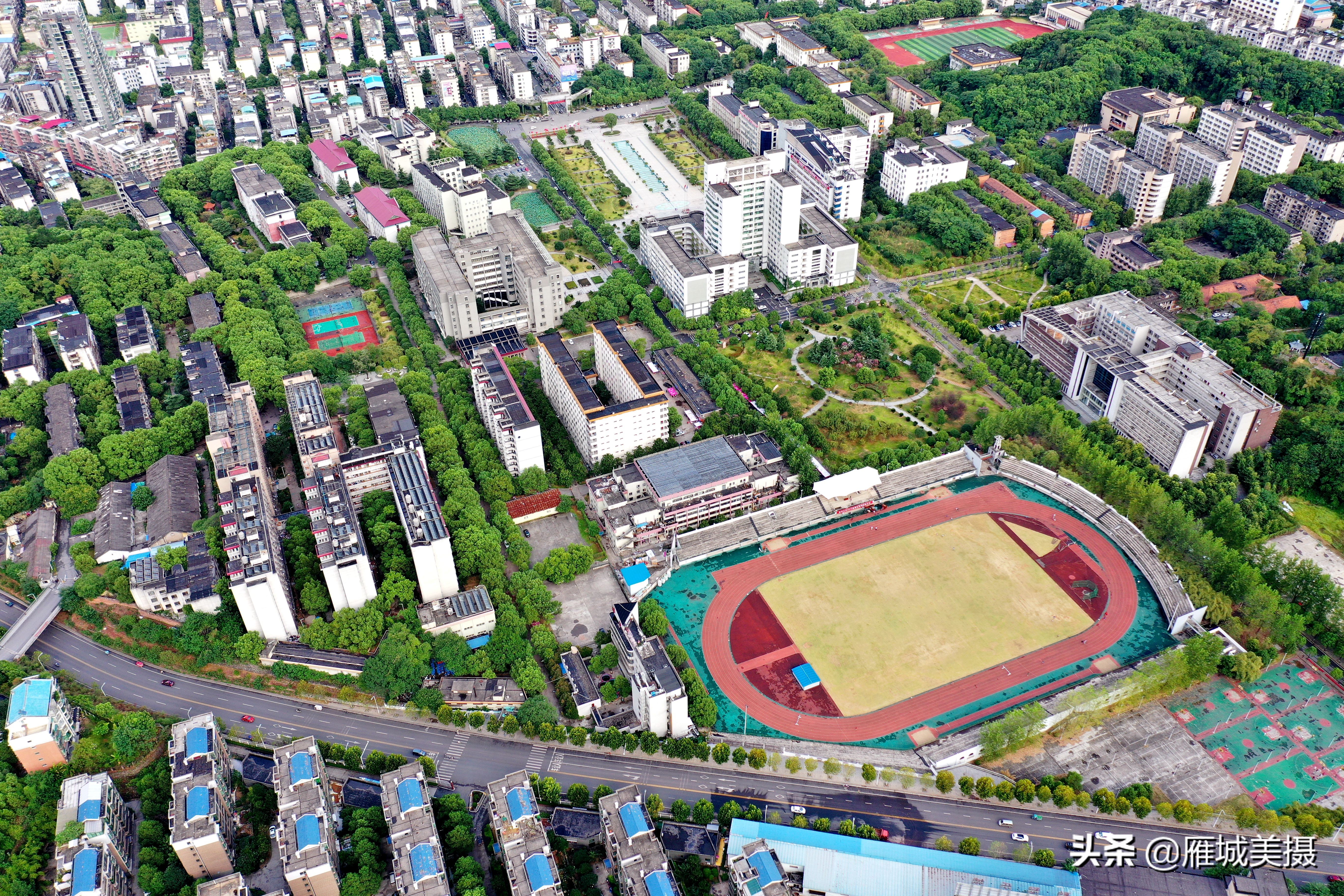 航拍衡陽:大城中央的南華大學紅湘校區,高空俯瞰別樣美