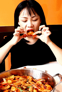 鱿鱼个个肥大顺滑,在嘴里嚼起来劲道有味儿,鲜香气味儿十足!