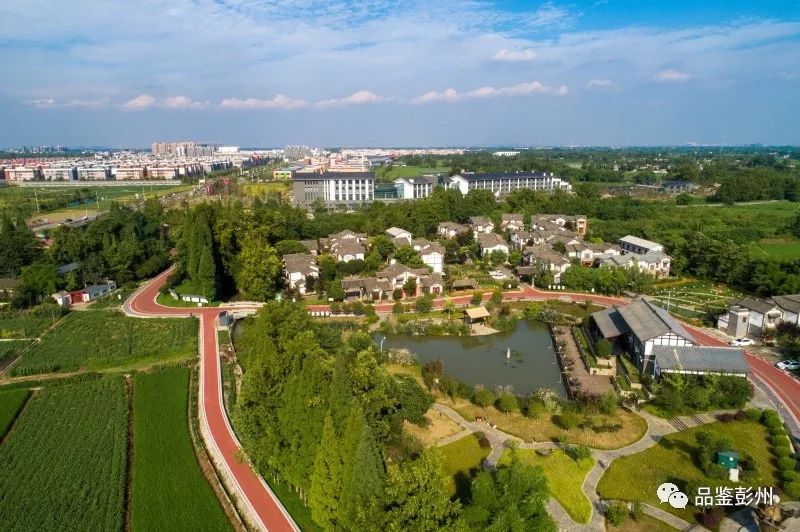 空中看彭州她的素颜照美得像个意外