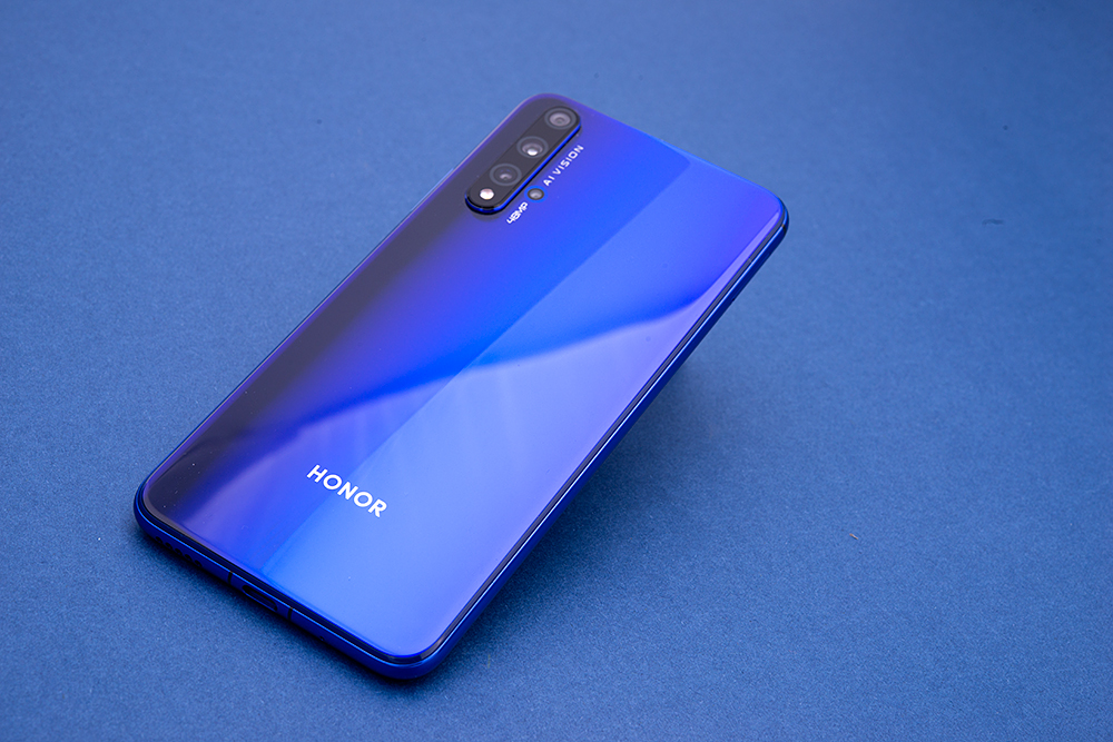 荣耀20幻影蓝开箱光影幻变定格奇幻之美