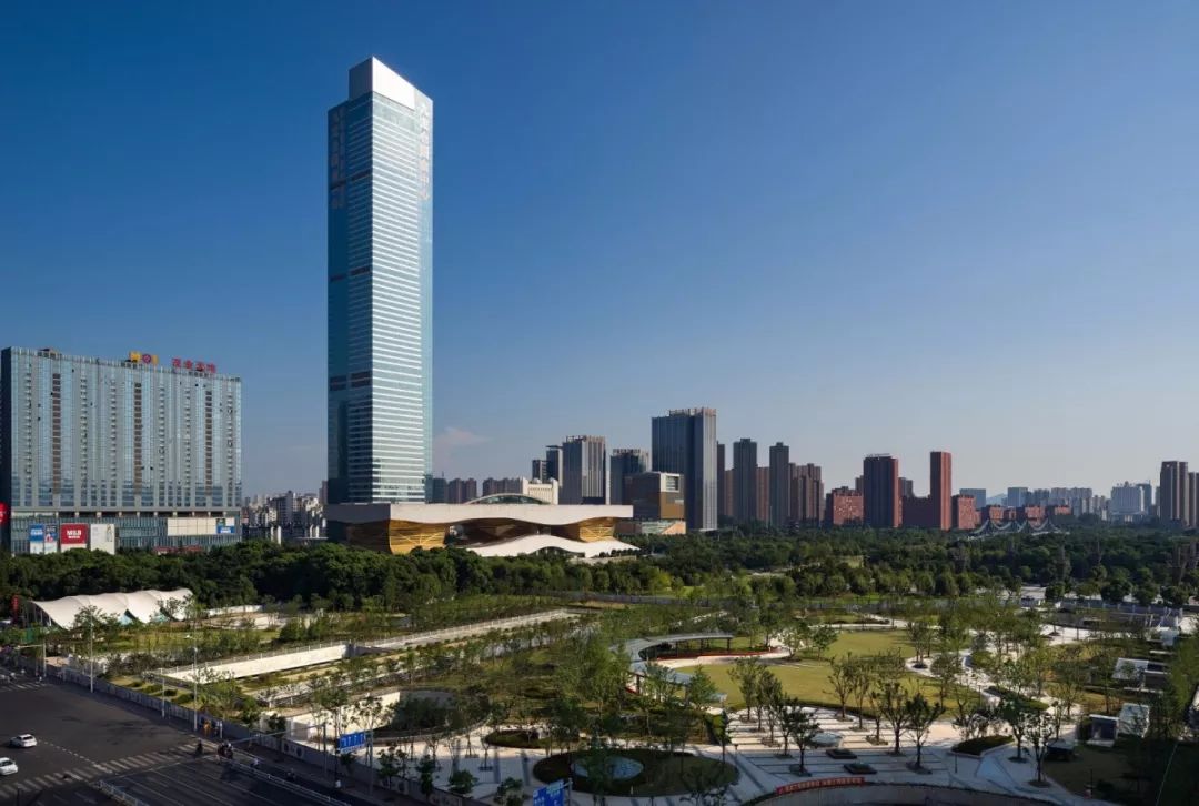 a:苏宁广场b:世金中心c:国金中心d:恒隆广场▼c国金中心是无锡摩天