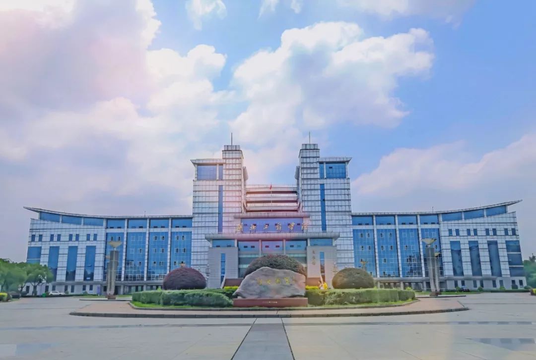 学校历来高度重视国家基金的申报工作,不断加强高水平科研团队培育和