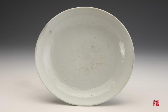 元卵白釉"东卫"铭印花盘"太禧"分别代表元代最高军事机关"枢密院"和专