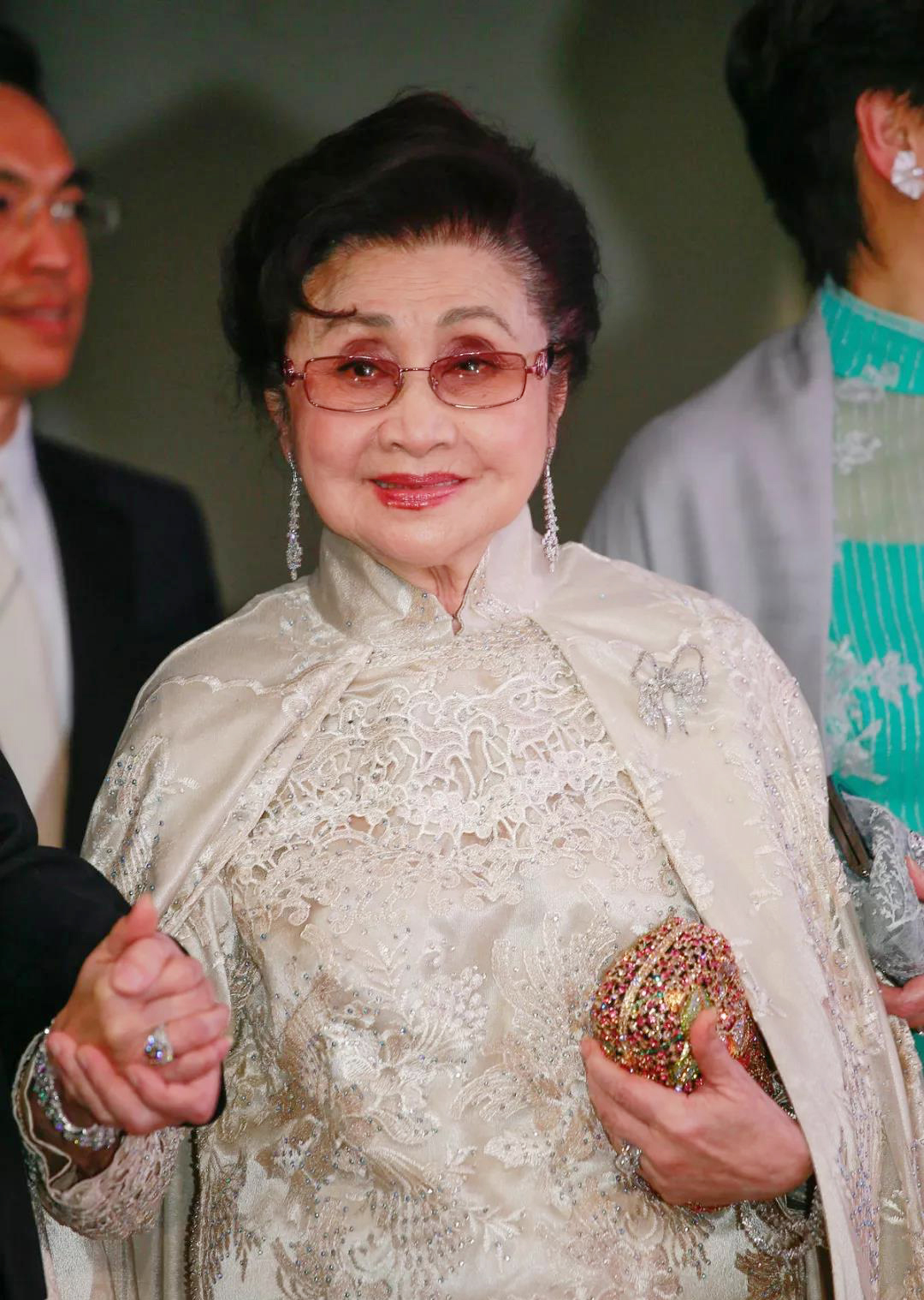 91岁粤剧名伶传意外跌伤无法大办生日宴,与任剑辉组合成经典绝唱-搜狐大视野-搜狐新闻