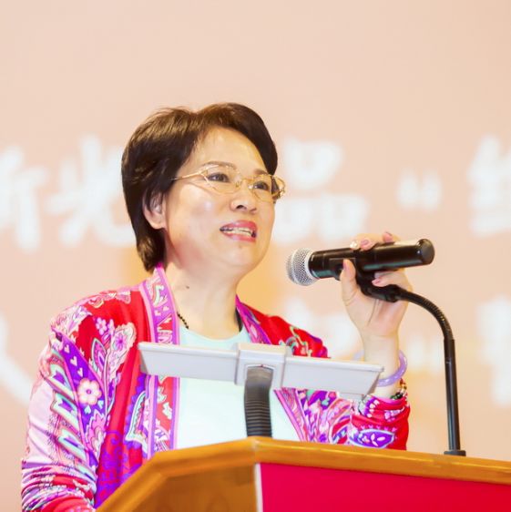 周晓光作总结发言誓师大会上,新光饰品的另一位创始人,集团董事长