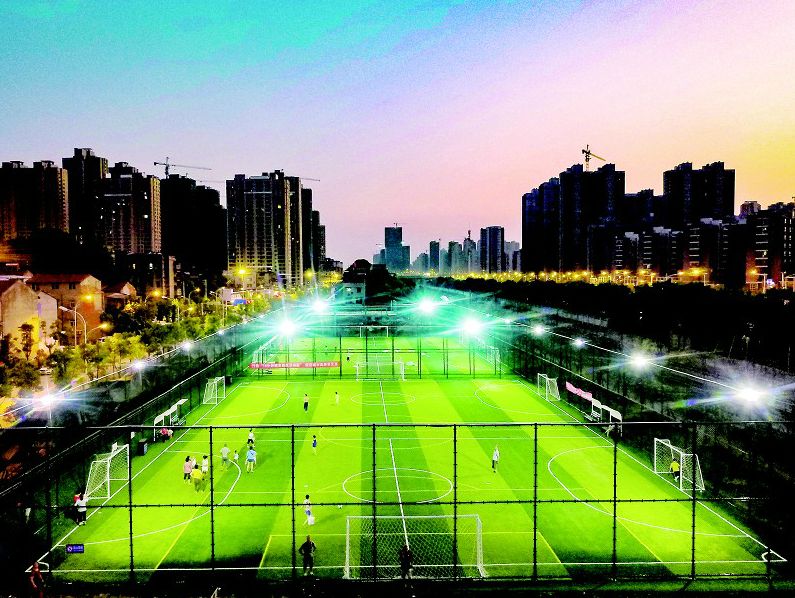 武汉打造运动之城273块足球场建到市民家门口
