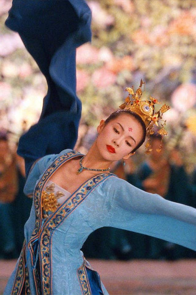 章子怡《十面埋伏》的水袖舞,狠狠的令所有人惊艳了一把