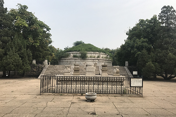 国内三大称林的坟墓一个万人敬仰一个香火鼎盛一个招人热议