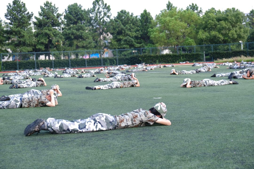 同济大学军训旅二团开展防火防震防恐防空与救护综合演习