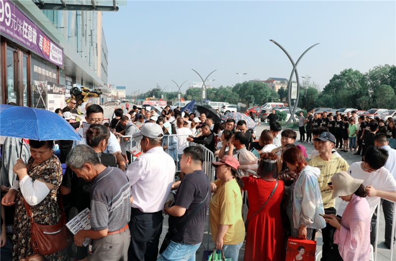 轰动全城人山人海上周末海安这里被挤爆了只因为
