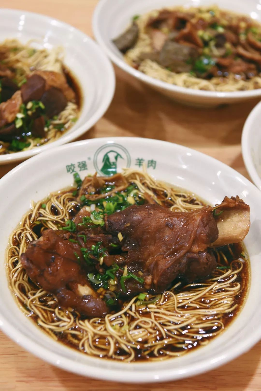 天天排队咬强羊肉面来杭州了27年的桐乡老味道一天只卖3锅超糯