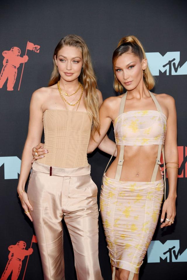 贝拉·哈迪德(bella hadid)和吉吉·哈迪德(gigi hadid)在一起,真得是