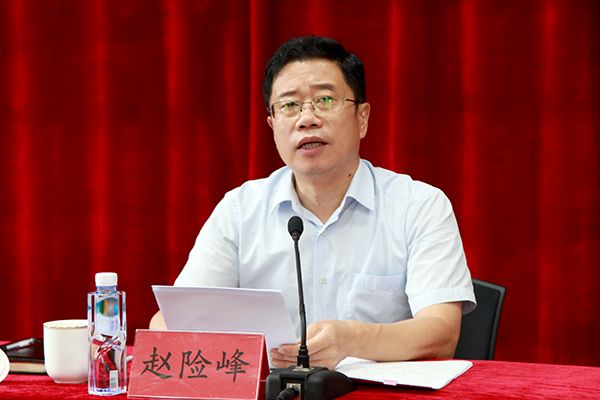 赵险峰在会上讲话赵丁选在会上讲话会议现场校长赵丁选作了《不忘初心