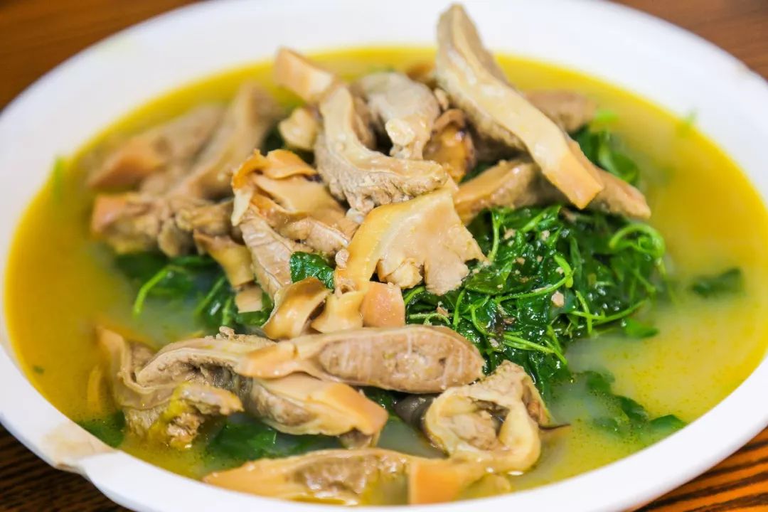 如果觉得吃鱼太费劲,那这道 清爽又不失鲜美的蚌肉金花菜可以推荐你