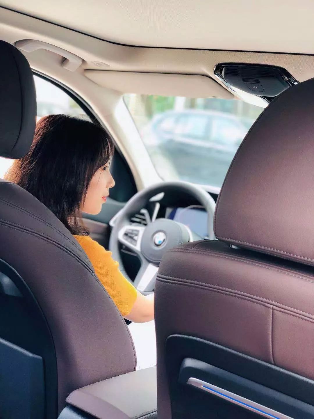 bmw访谈录 | 95后小美女已经入手全新bmw 3系了!