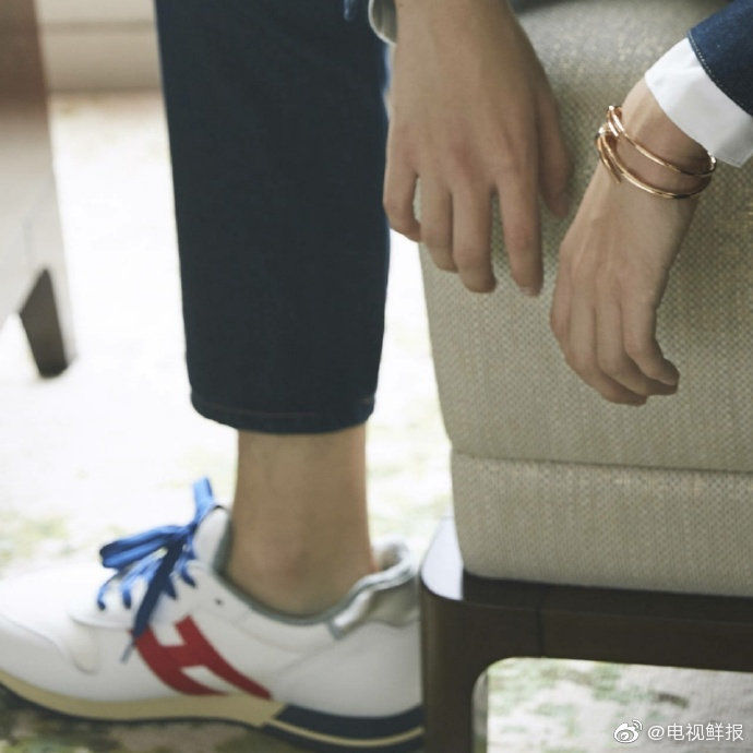 王俊凯性感苏点用脚踝征服大批粉丝