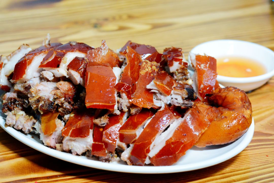 寻味澄迈:福山烤乳猪,明炉烤制出来的独特美味